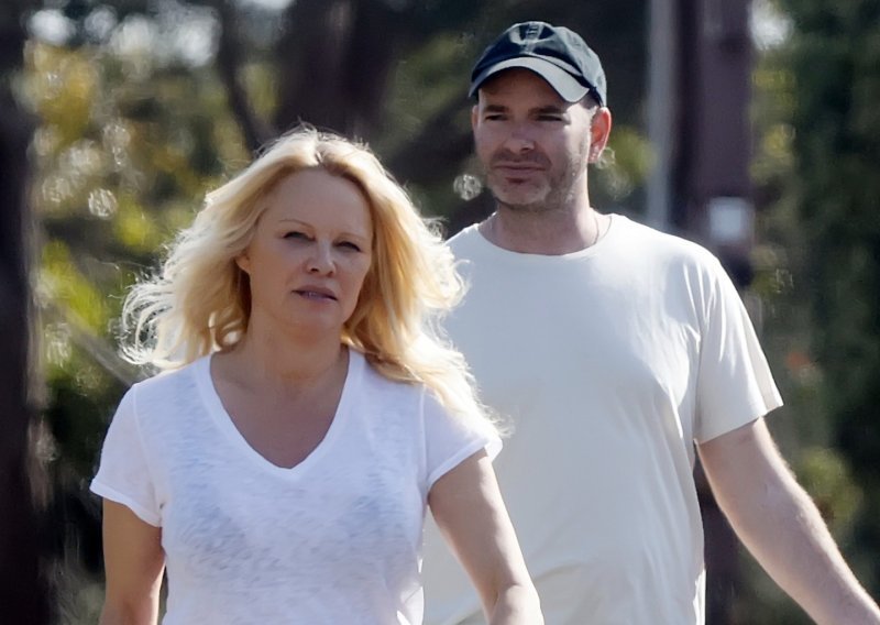 Ovoga je puta izdržala čak godinu dana: Pamela Anderson razvodi se od petog supruga
