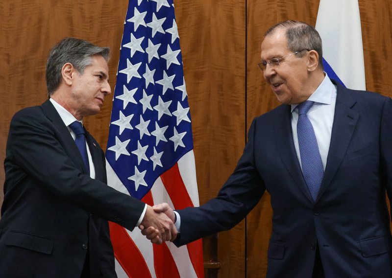 Blinken i Lavrov nastavit će razgovore kako bi pokušali riješiti krizu