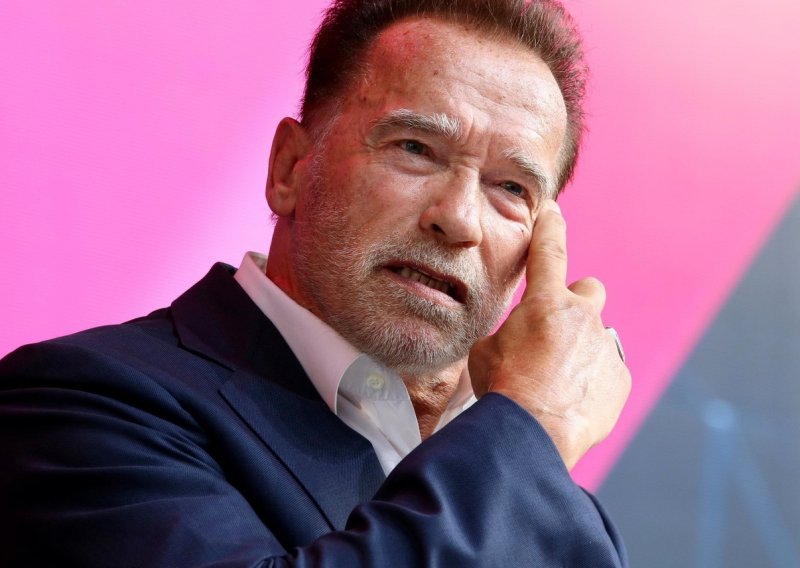 [FOTO] Arnold Schwarzenegger prošao kroz crveno i skrivio četverostruki sudar: Jedna osoba je završila u bolnici