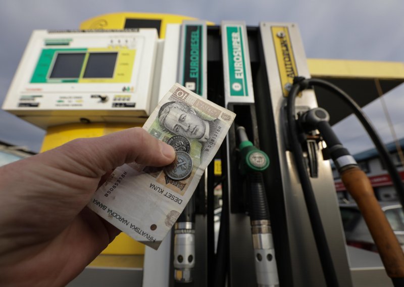 Hrvati za prosječnu plaću mogu kupiti četiri puta manje benzina nego Švicarci. Ali, ima i jadnijih od nas