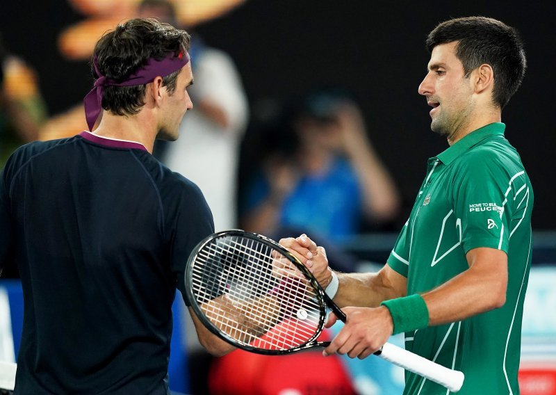 [VIDEO] Novak Đoković plakao od smijeha kada je čuo vic o Rogeru Federeru i Rafaelu Nadalu