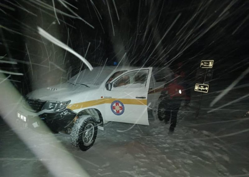 HGSS opet u akciji: Po snježnoj mećavi spasili planinara na Kamešnici
