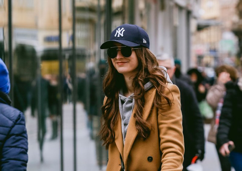 [FOTO] Siječanjski street style: Zagrebačka špica u znaku toplih jednobojnih i šarenih zimskih kaputa