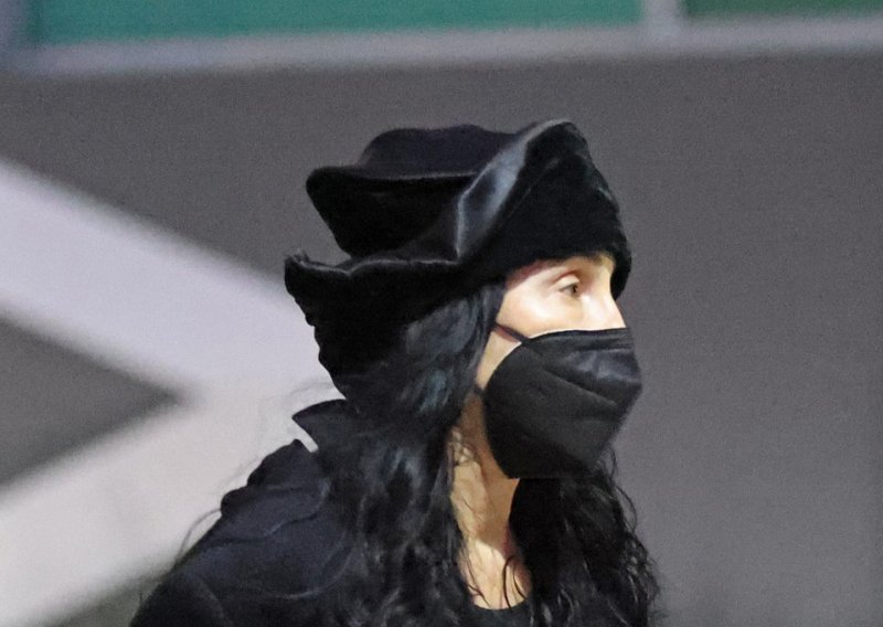 Kakva figura: Neuništiva Cher uskočila u tajice i prošetala ulicama Los Angelesa