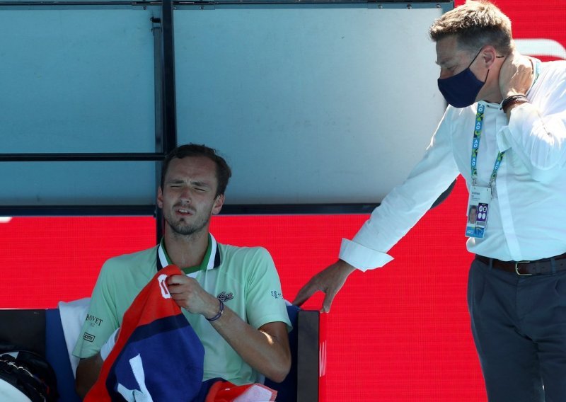 Rus Medvjedev, nesuđeni Čilićev protivnik u četvrtfinalu Australian Opena, žalio se na bolove pa iznenadio izjavom nakon meča