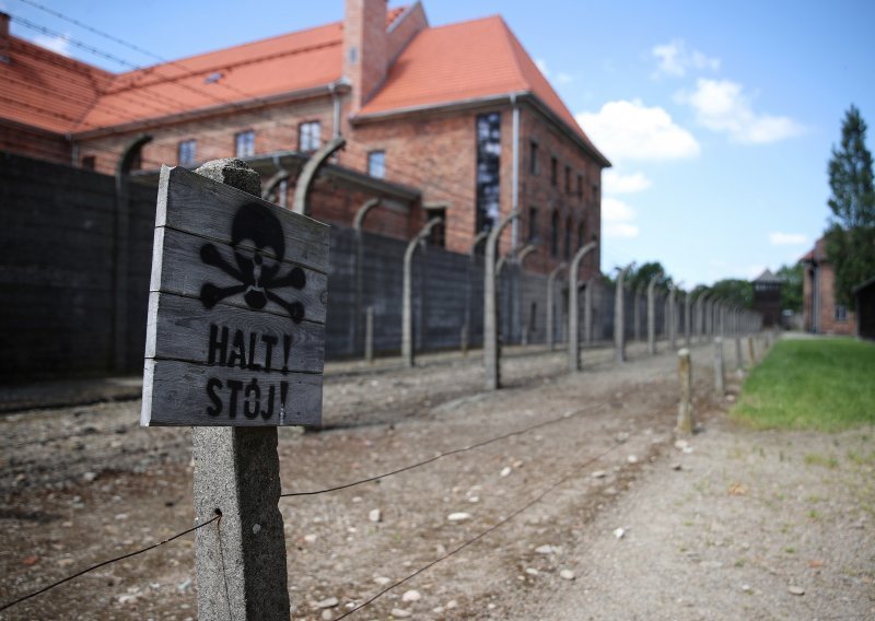 Turistkinja privedena zbog nacističkog pozdrava u Auschwitzu