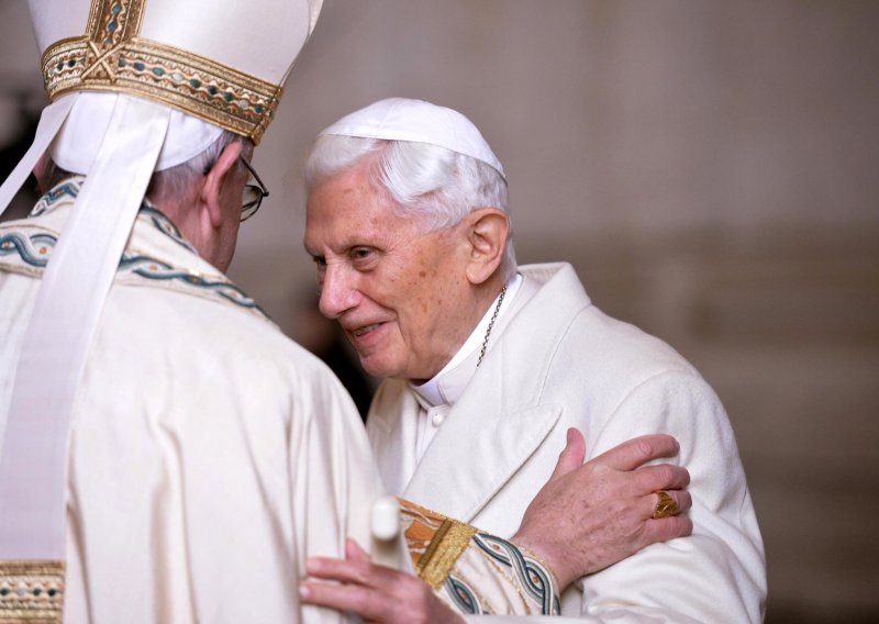 Papa u miru Benedikt XVI. priznao da je lagao u istrazi, jako mu je žao