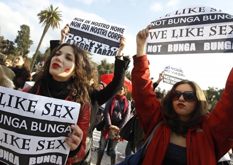 Žene ustale protiv premijera Berlusconia