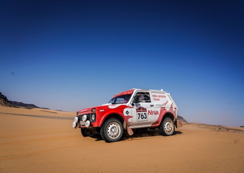 [FOTO/VIDEO] Lada Niva Red Legend stigla na cilj relija Dakar 2022: Uskoro i službena momčad Lada Sport?