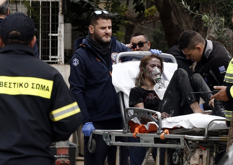 U eksploziji u Ateni oštećene zgrade, jedna osoba ozlijeđena
