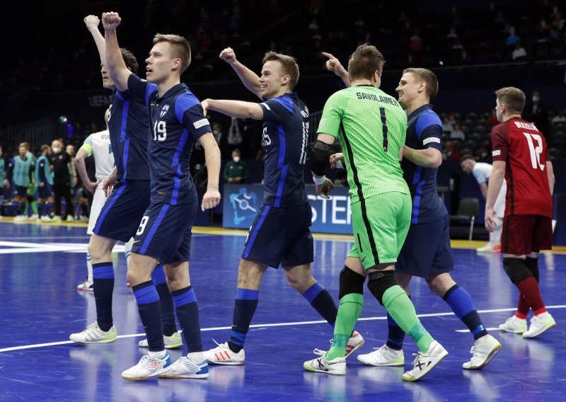 [FOTO] Hrvatski trener na klupi autsajdera izveo najveću senzaciju u povijesti Eura u futsalu, a u četvrtfinalu ga čeka branitelj naslova