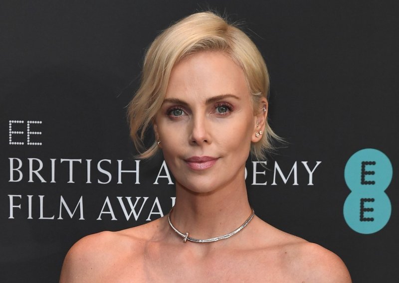 Zbog majke je napravila iznimku: Charlize Theron objavila fotografiju svojih kćeri