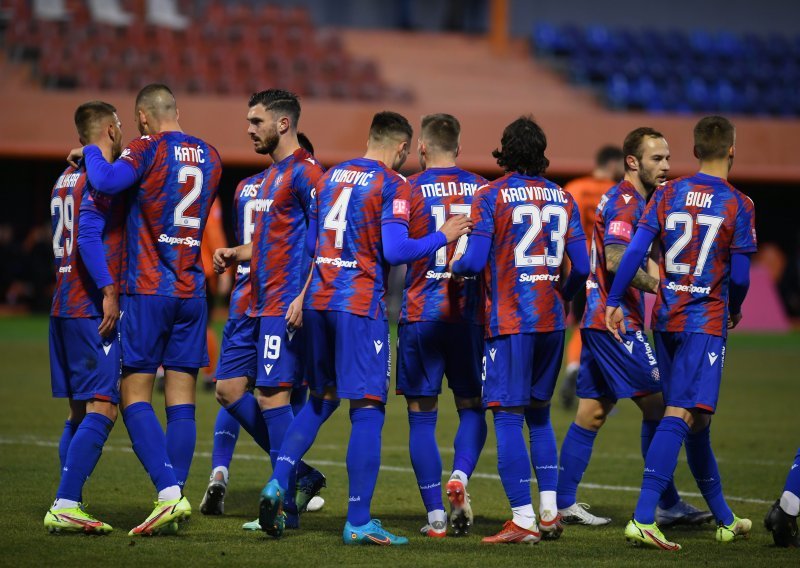 [VIDEO/FOTO] Hajduk prošao Šubićevac; gosti prva dva gola zabili iz penala poslije intervencije VAR-a, a onda je uslijedilo remek-djelo Krovinovića