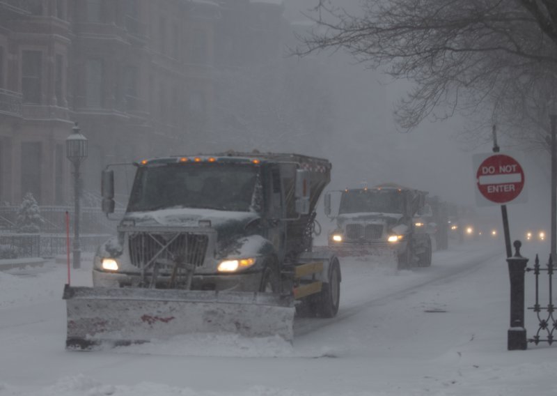 Ciklonska bomba u SAD-u: U Bostonu 60 centimetara snijega
