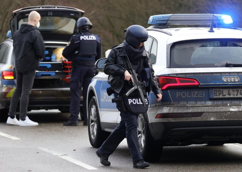 Napad na zapadu Njemačke; u redovitoj ophodnji ubijeno dvoje mladih policajca, traga se za počiniteljima
