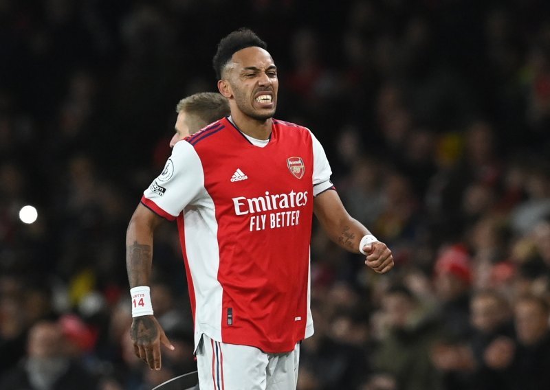 Barcelona u zadnjim satima prijelaznog roka dogovorila veliki transfer