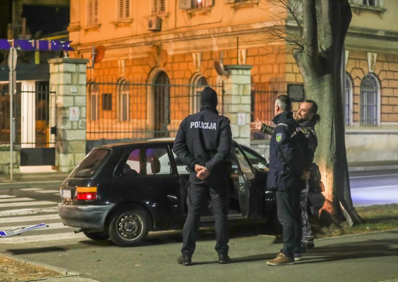 [FOTO/VIDEO] Potjera u Puli: Ukrali auto, bježali od policije, pa se zabili u stablo