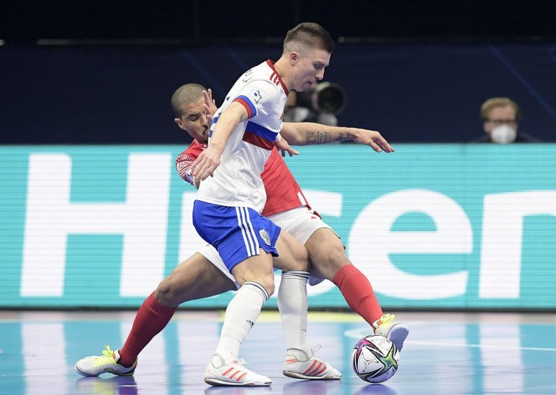 [FOTO] Luda utakmica na Euru u futsalu i trijumf Rusije; igrači obje reprezentacije imali zajedno čak 98 udaraca prema golu