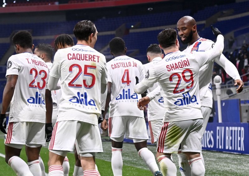 Odigrana utakmica koja je bila odgođena zbog huliganskog napada, Lyon je preokretom srušio Marseille