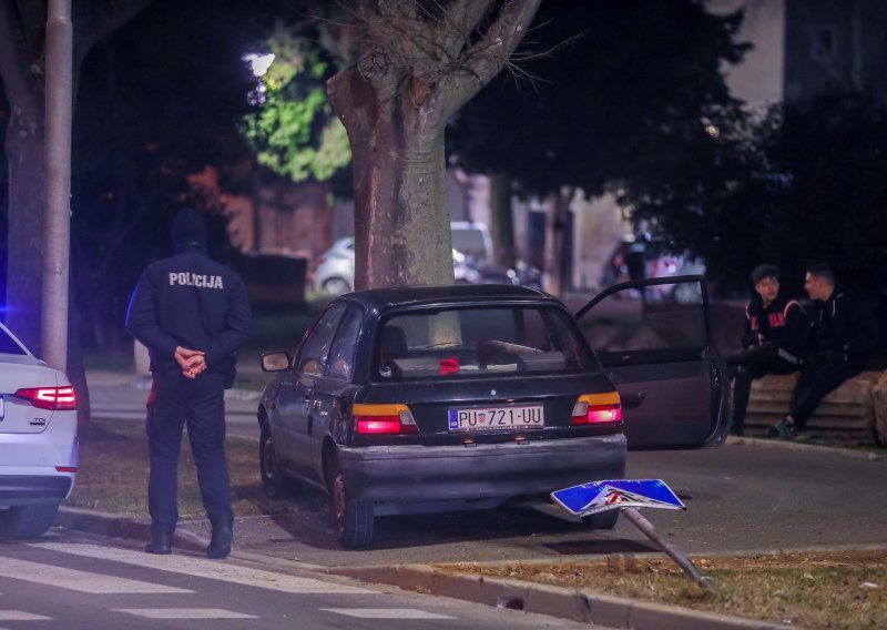 Ulovljena dvojica maloljetnika koja su ukrala i u bijegu od policije razbila dva automobila u Puli, treći je slobodan jer nema ni 14 godina