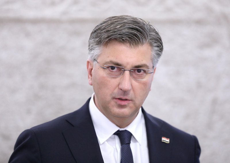 [FOTO] Plenković o Milanoviću: Sigurno je i on korumpiran, sigurno je i on banda, sigurno i on laže. On je orkestrirao harangu na Frku Petešića!