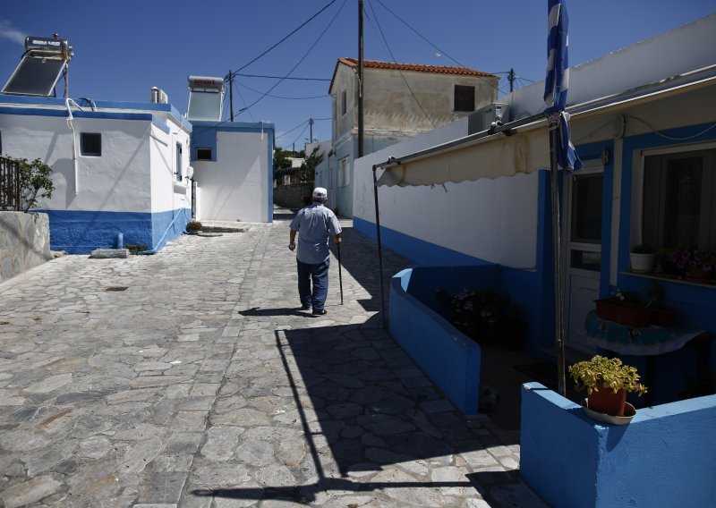 Grčka više neće tražiti negativan test na koronavirus od cijepljenih putnika