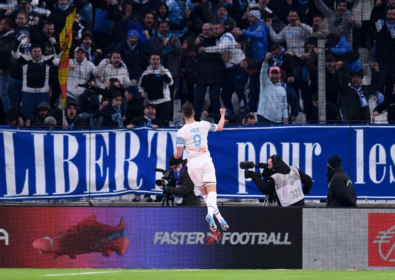 Kakva večer nogometaša Marseillea; gubili 0:2 pa 'bacili petardu'