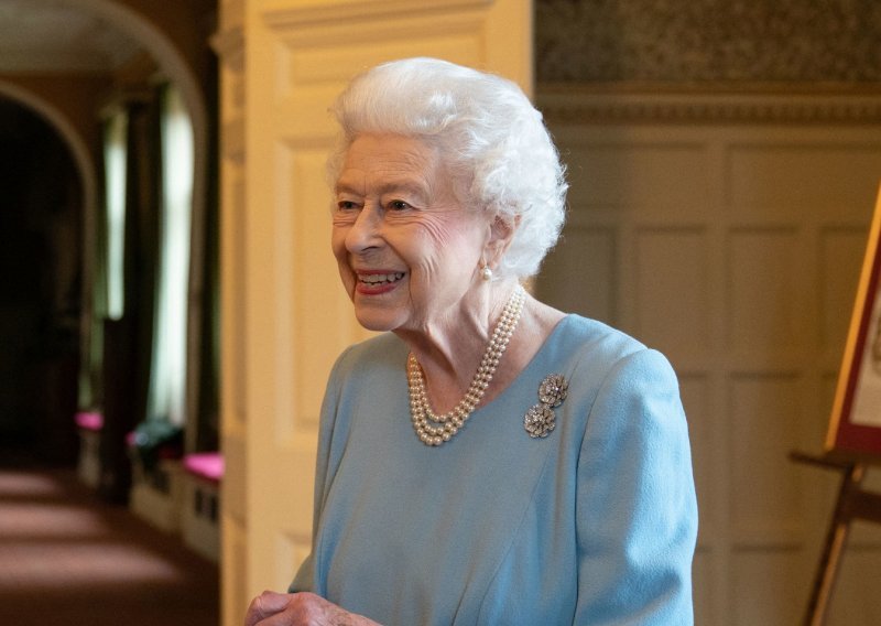 Kraljica Elizabeta ipak otkazala virtualni sastanak, još uvijek ima blage simptome covida-19
