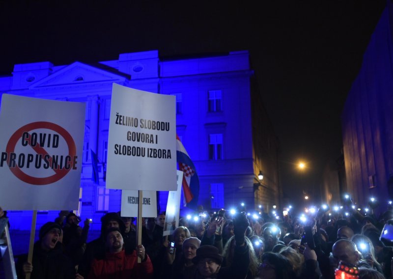 Prosvjed protiv testiranja u školama: 'Maltretiraju djecu, troši se, a u školama nema sapuna i toplog obroka'