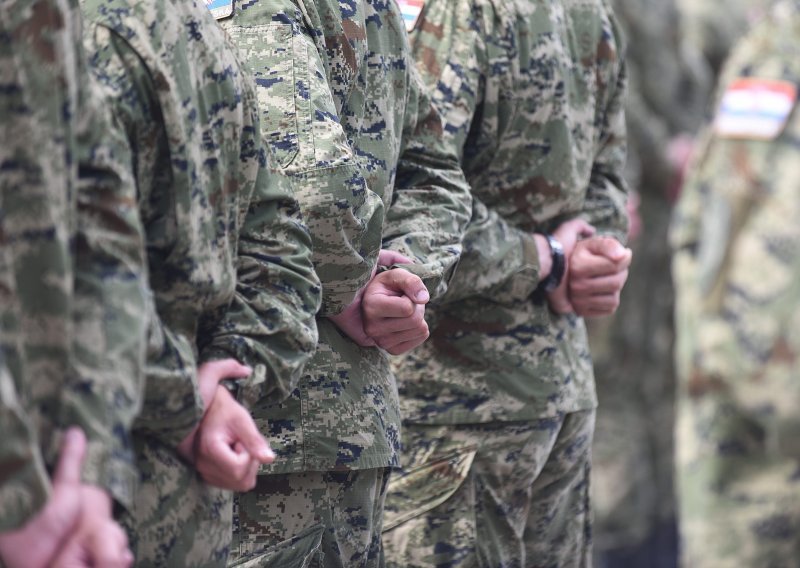 Ponovno problemi s drogom u vojsci: Protiv sedmorice vojnika stegovna prijava zbog konzumacije kokaina i marihuane