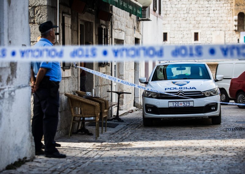 U Kaštelima prevario nekoliko osoba nudeći im stalno zaposlenje