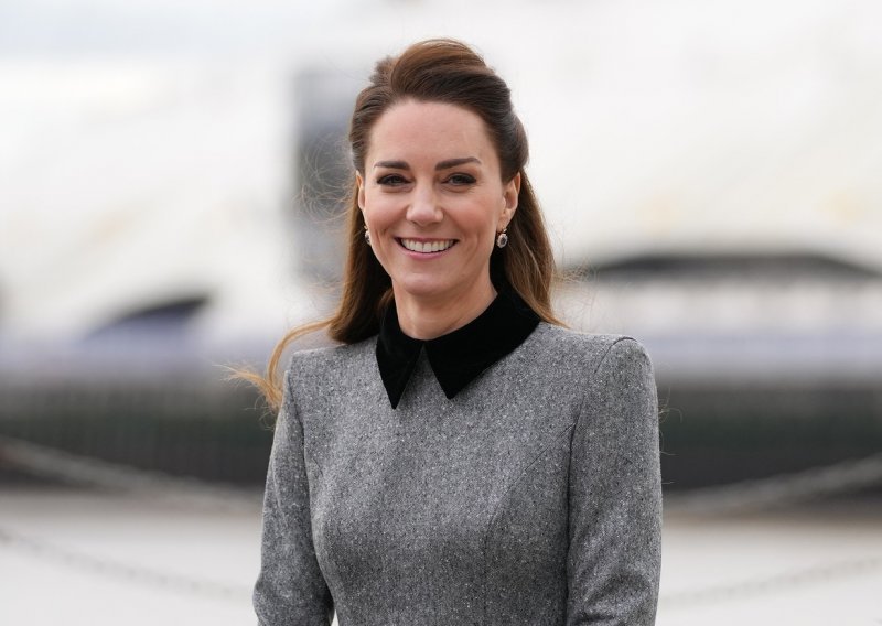 Ovaj detalj na haljini Kate Middleton nikada nije bio poželjniji, a evo kako ga možete kopirati