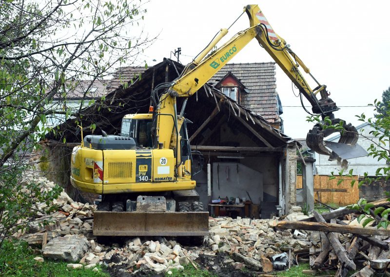 Muškarac bagerom oštetio vodovod istočne Slavonije, bez vode ostalo 42 tisuće korisnika