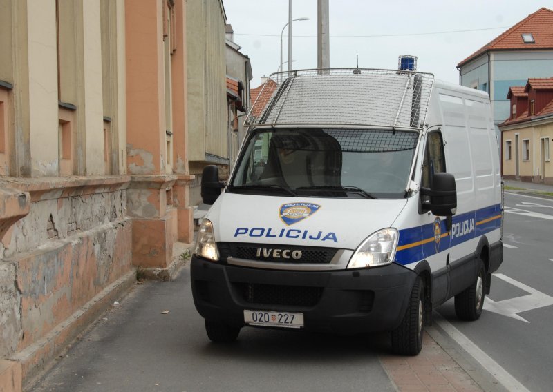 Opljačkana pošta u Maksimiru, muškarac je djelatnicama prijetio vatrenim oružjem