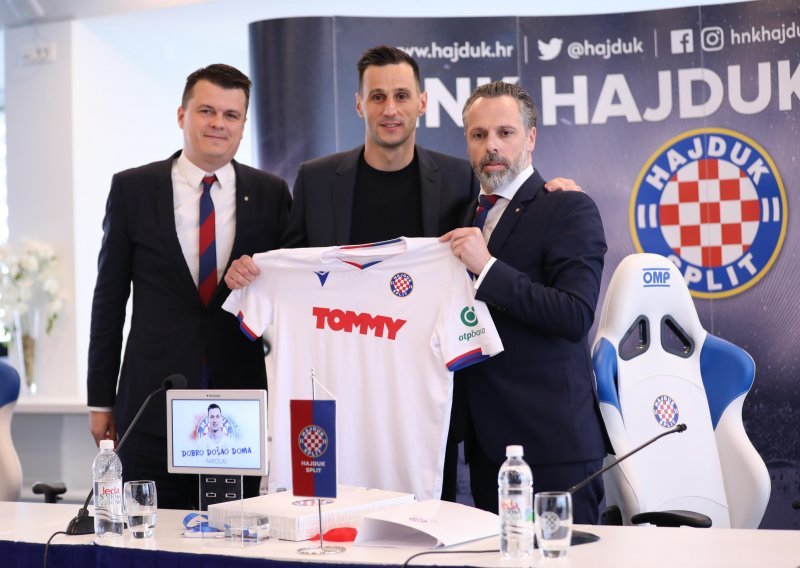 [VIDEO/FOTO] Hajduk predstavio Kalinića: Čuo sam se s Perišićem i rekao da je sve na njemu; predsjednik kluba nije želio o jednoj stvari koja sve zanima