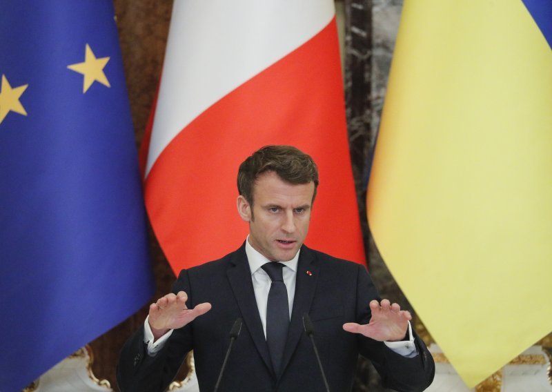 Macron poziva na smirenost u rješavanju ukrajinske krize