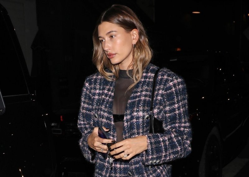 Hailey Bieber završila u bolnici nakon simptoma sličnih moždanom udaru