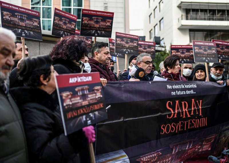 Prosvjedi u Turskoj zbog poskupljenja energenata: 'Osuđeni smo na siromaštvo, mrak i smrzavanje'