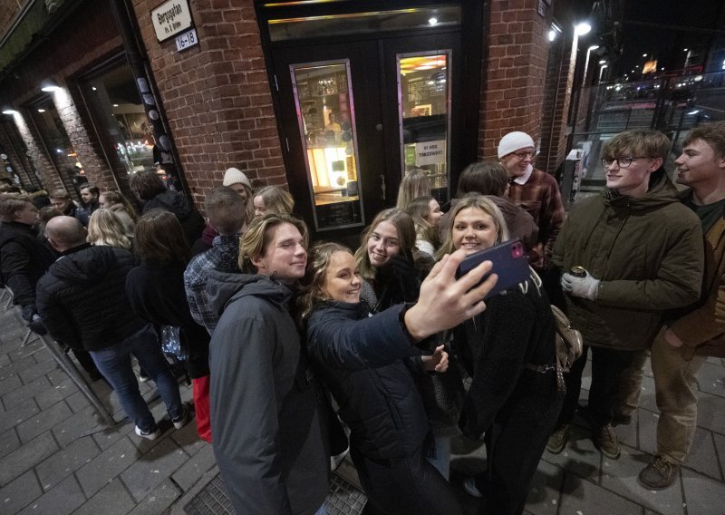 Švedska ukinula gotovo sve restriktivne mjere, građani slavili u noćnim klubovima