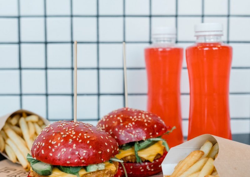 Crveno obojani burgeri i sushiji najbolja su pozivnica za Valentinovo u Palmotićevu 2