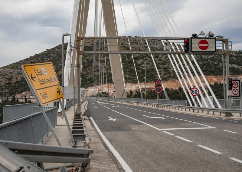 Teška prometna nesreća na Mostu dr. Franja Tuđmana, dvije osobe su teško ozlijeđene