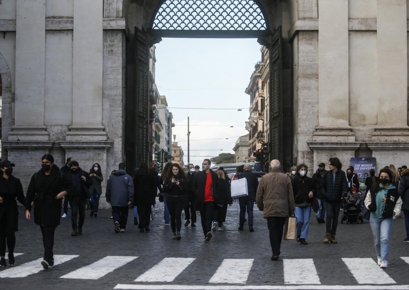 Italija popustila neke mjere: Od danas bez maski na otvorenome