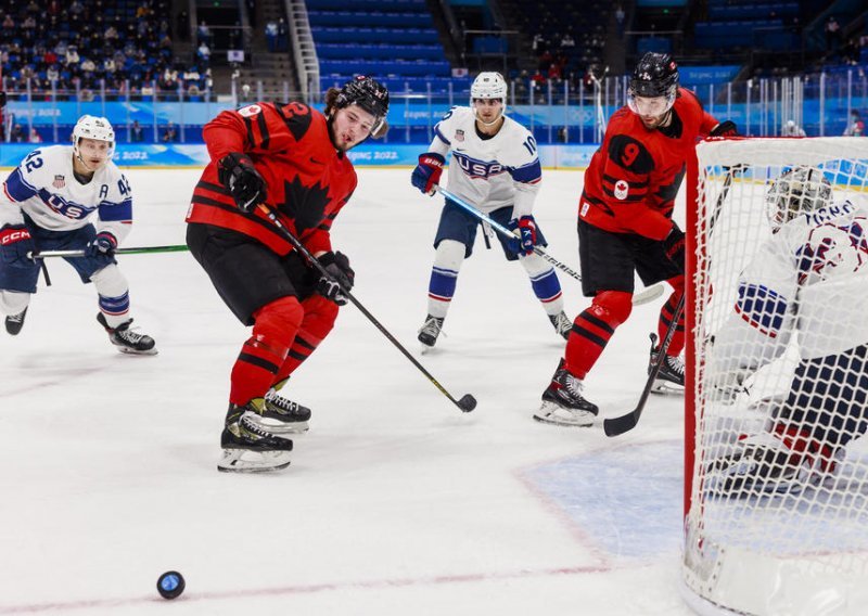 Amerikanci slavili u hokejaškom klasiku bez NHL igrača; Kanađani jednostavno nisu imali svoj dan...