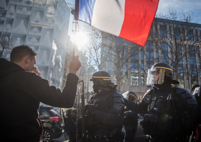 Pariz pod policijskim nadzorom, sudionici "konvoja slobode" krenuli prema Bruxellesu