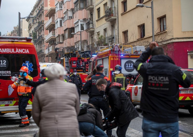 Devet ozlijeđenih u požaru u Barceloni, ljudi u panici skakali kroz prozor hotela