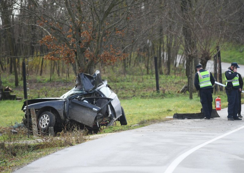 Mladić u okolici Đakova sletio s nerazvrstane ceste i poginuo