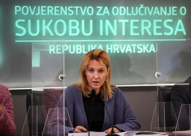 Novaković: Totalno smo zameteni imovinskim karticama, a imamo još jedan problem