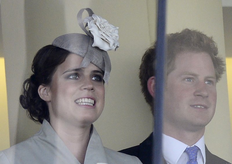 A gdje je Meghan? Princ Harry na Super Bowlu u društvu princeze Eugenie