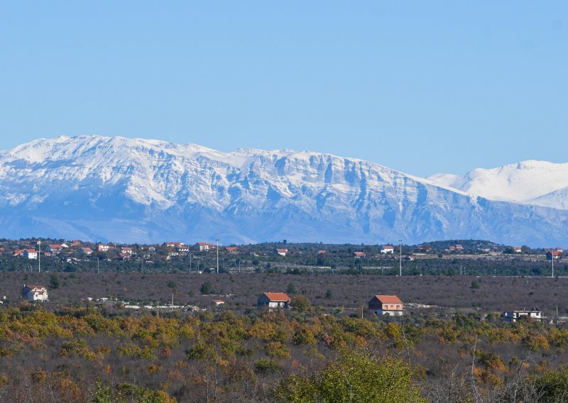 Snijeg na Dinari, promet teče bez zastoja