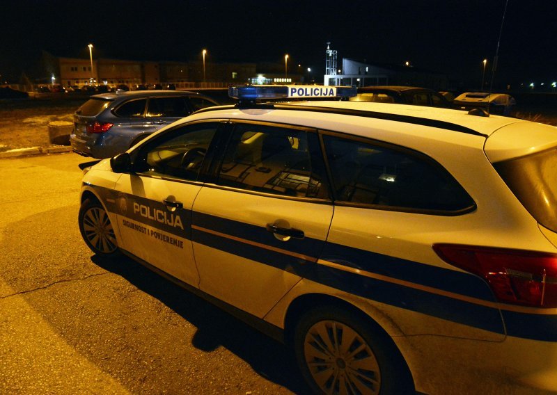 U Petrinji u alkoholnom bunilu pucao iz pištolja koji ilegalno posjeduje i teško ozlijedio drugog muškarca